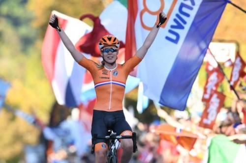 Anna van der Breggen (Netherlands) celebrates winning the 2018 UCI Women’s Road Cycling World Championships